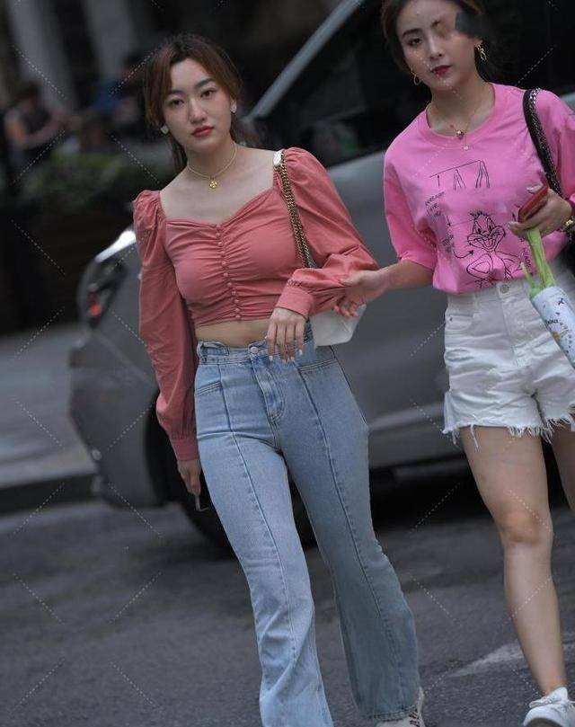 苹果x美版跟韩版的差别:砖红色时尚大气，粉红色休闲可爱，同色系风格也有很大的不同