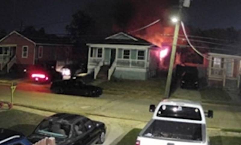 美国冷血父亲纵火烧屋致3名子女死亡 看到起火后开车扬长而去