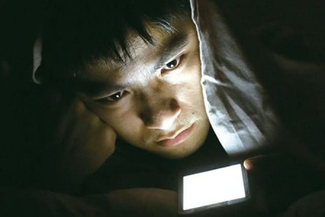 关于熬夜玩手机猝死新闻江苏的信息